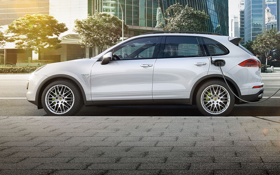 Comparison Porsche Cayenne S EHybrid 2018 vs Porsche Cayenne